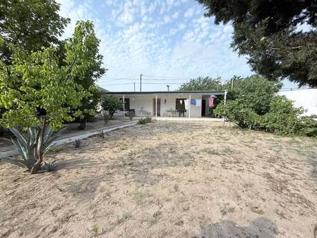 6 otaqlı həyət evi/bağ evi - Novxanı q. - 265 m²