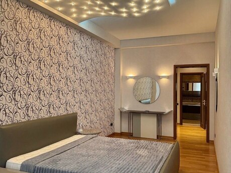 4 otaqlı yeni tikili - Şah İsmayıl Xətai m. - 175 m²