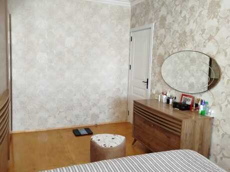 4 otaqlı köhnə tikili - Bakıxanov q. - 90 m²