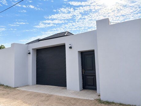 4 otaqlı həyət evi/bağ evi - Novxanı q. - 280 m²