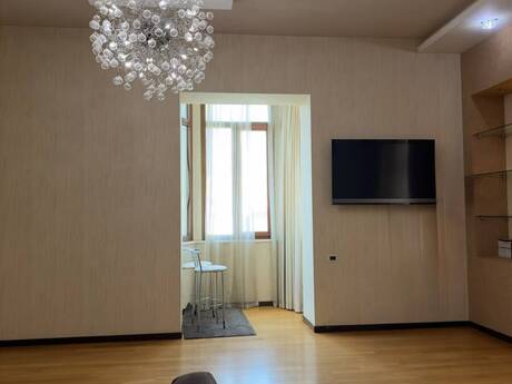 3-room apartment for rent, 170 m², Sahil: 1 800 ₼/mo 3