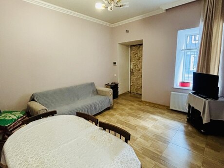 2 otaqlı köhnə tikili - Bayıl q. - 75 m²