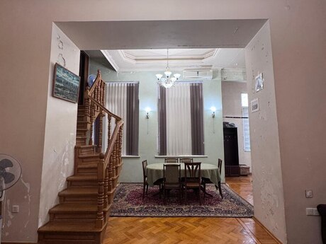 4 otaqlı mənzil, 110 m², İçəri Şəhər: 379 000 ₼ 2