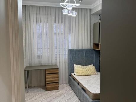 3-комн. новостройка - м. 8 ноября - 93 м²