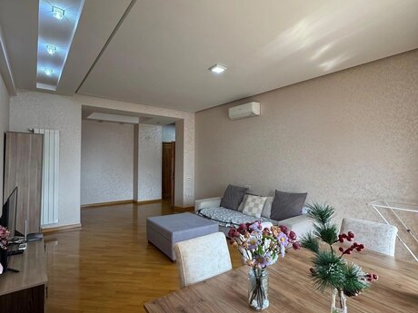 2 otaqlı yeni tikili - Elmlər Akademiyası m. - 105 m²