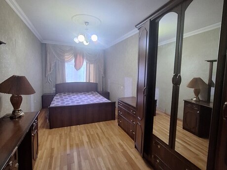 Elan №6299084 - Bakı, İnşaatçılar m., 3 otaqlı, 70 m², 3/5 mərtəbə