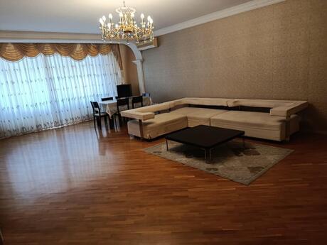 3-комн. новостройка - м. Низами - 100 м²