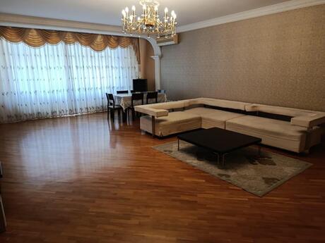 3-комн. новостройка - м. Низами - 100 м²