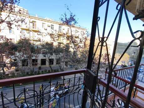 Elan №6299546 - Bakı, Səbail r., 3 otaqlı, 70 m², 4/5 mərtəbə