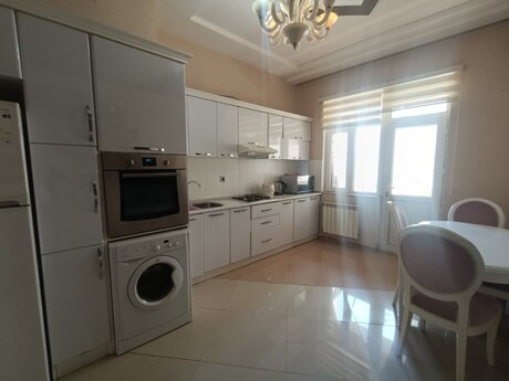 Elan №6299767 - Bakı, Şah İsmayıl Xətai m., 2 otaqlı, 100 m², 7/16 mərtəbə
