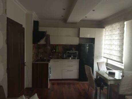 2-комн. вторичка - м. Элмляр Академиясы - 40 м²