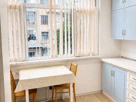 3 otaqlı köhnə tikili - Elmlər Akademiyası m. - 75 m²