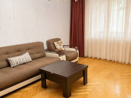 3 otaqlı köhnə tikili - Elmlər Akademiyası m. - 75 m²