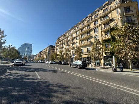 Объявление №6300448 - Баку, пос. Аг шехер, 4-комн., 180 м², 2/8 этаж
