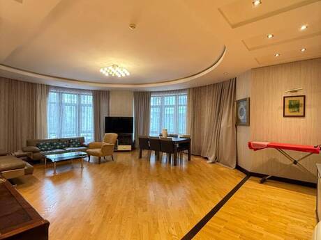4-комнатная квартира, 217 м², Nizami: 600 000 ₼ 4