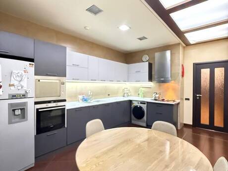 4-комнатная квартира, 217 м², Nizami: 600 000 ₼ 2