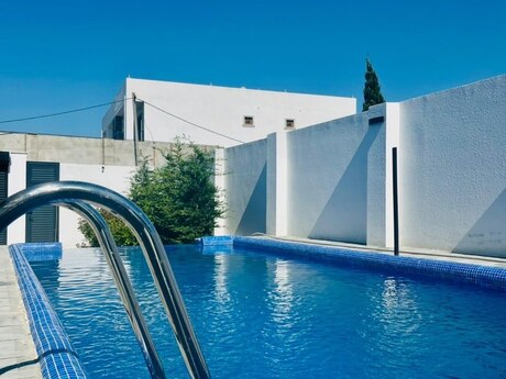 3 otaqlı həyət evi/bağ evi - Novxanı q. - 144 m²