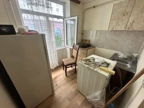 1-комн. вторичка - м. Элмляр Академиясы - 40 м²