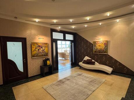 4-комнатная квартира, 250 м², 28 May: 660 000 ₼ 2