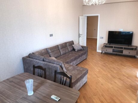 Kirayə 2 otaqlı mənzil, 100 m², 28 May: 1 200 ₼/ay 3