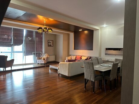 4 otaqlı mənzil, 183 m², Nizami: 560 000 ₼ 2
