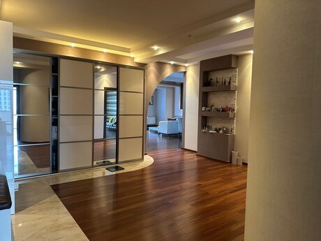4 otaqlı mənzil, 183 m², Nizami: 560 000 ₼ 3