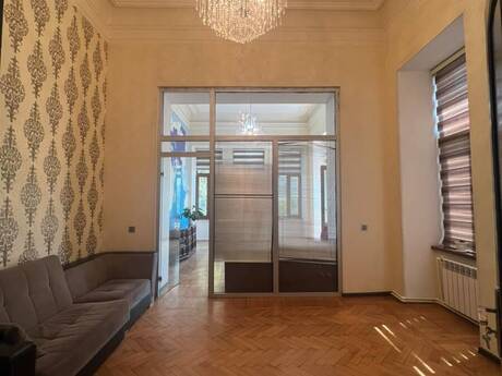 5 otaqlı ofis - Nizami m. - 150 m²