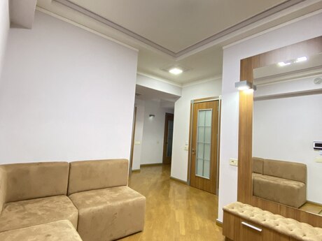 3-комн. новостройка - м. 8 ноября - 135 м²