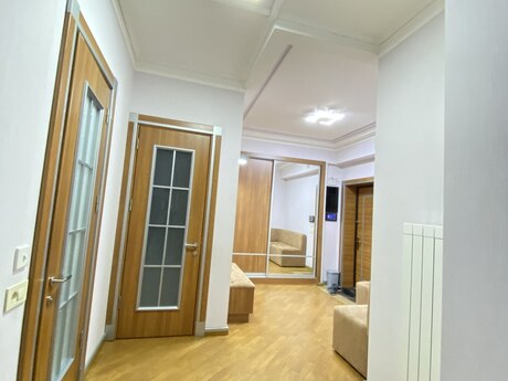 3-комн. новостройка - м. 8 ноября - 135 м²