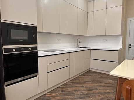 2 otaqlı yeni tikili - İnşaatçılar m. - 85 m²