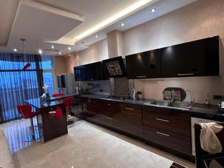 3-комн. новостройка - Насиминский  р. - 179 м²