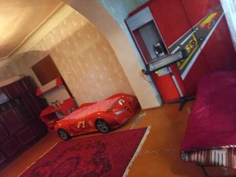2 otaqlı həyət evi/bağ evi - İnşaatçılar m. - 40 m²