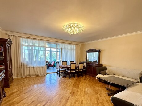 4 otaqlı köhnə tikili - Avtovağzal m. - 125 m²