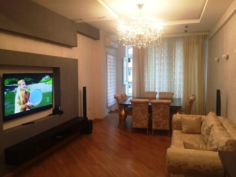 Kirayə 2 otaqlı mənzil, 100 m², Şah İsmayıl Xətai: 1 100 ₼/ay 2