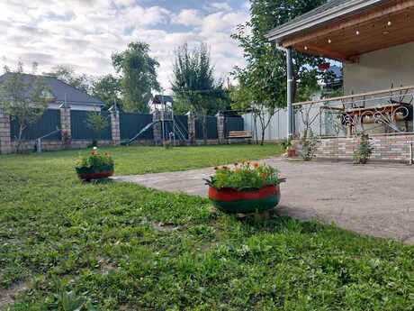 2 otaqlı həyət evi/bağ evi - Qəbələ - 80 m²