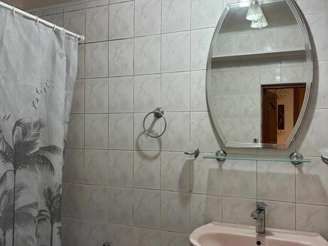 3 otaqlı köhnə tikili - 8 Noyabr m. - 70 m²