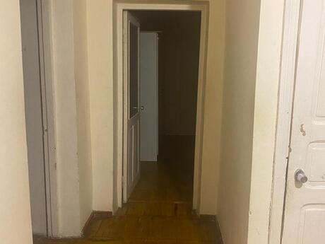 3 otaqlı köhnə tikili - Elmlər Akademiyası m. - 70 m²