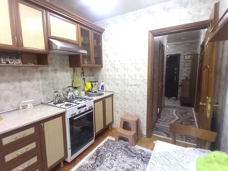 2-комн. вторичка - м. Элмляр Академиясы - 42 м²
