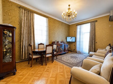 3-комн. вторичка - м. Низами - 90 м²