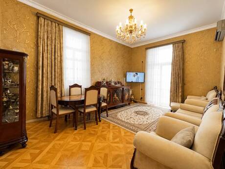 3-комн. вторичка - м. Низами - 90 м²