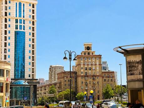 3-комн. вторичка - м. Низами - 90 м²