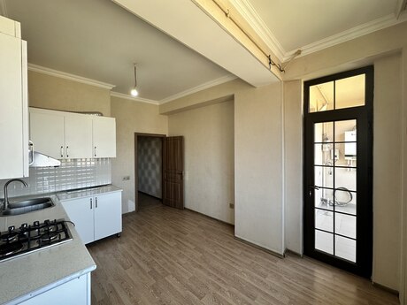 2-комн. новостройка - м. 28 мая - 61 м²