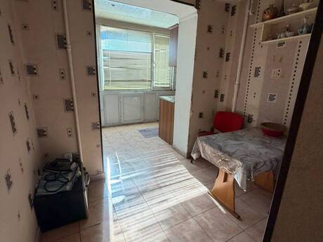3-комн. вторичка - м. Иншаатчылар - 65 м²