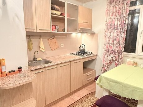 2-комн. вторичка - м. Элмляр Академиясы - 65 м²