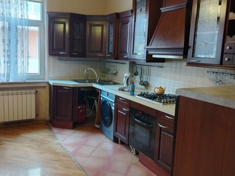 Elan №6308201 - Bakı, 8-ci mikrorayon q., 4 otaqlı, 145 m², 1/6 mərtəbə