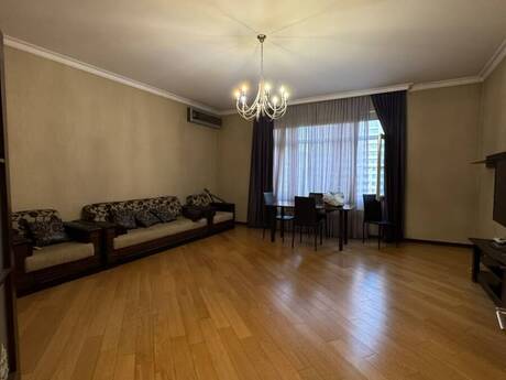 3-комн. новостройка - м. 8 ноября - 120 м²