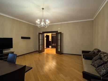 3-комн. новостройка - м. 8 ноября - 120 м²