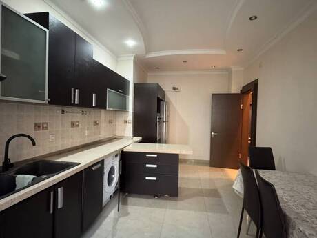3-комн. новостройка - м. 8 ноября - 120 м²