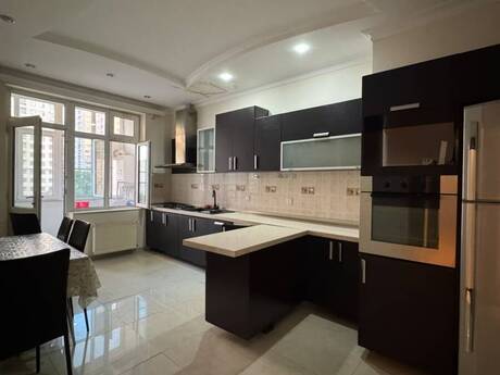 3-комн. новостройка - м. 8 ноября - 120 м²
