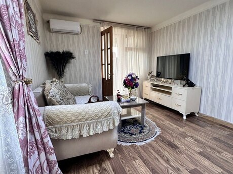 2-комн. вторичка - м. Элмляр Академиясы - 40 м²